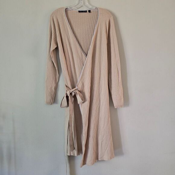 PAMELA DENNIS Beige Ribbed Wrap Dress Size Medium - Picture 2 of 9